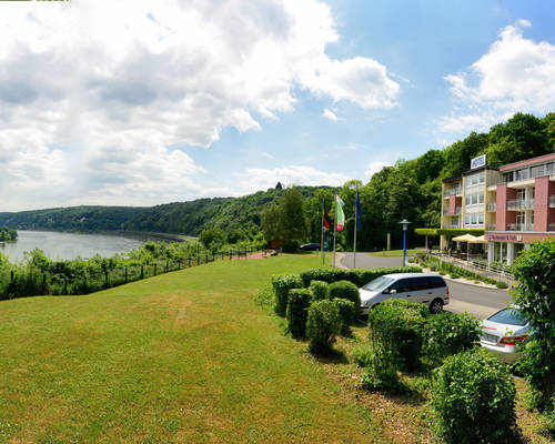 Hotel mit Aussicht auf den Rhein